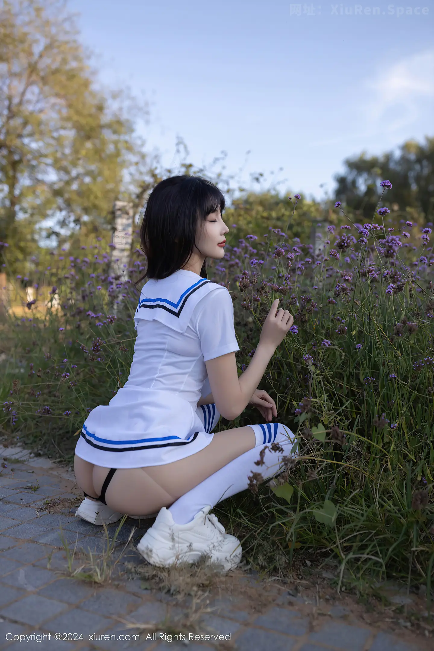 图片[4]-[XiuRen秀人网] VOL.9554 模特陆萱萱学生套装露黑色蕾丝内衣配开档肉丝秀完美身材诱惑写真80P-秀人网官方网站